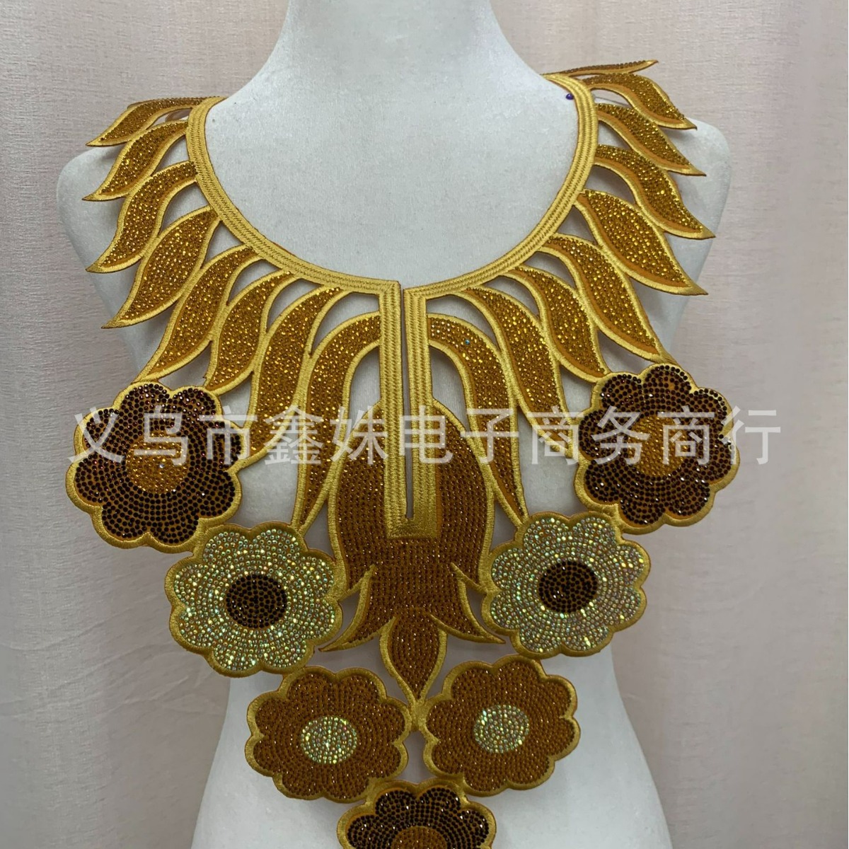 Full diamond back adhesive ironing DIY diamond-encrusted colored diamond shiny collar decoration fake collar collar accessories and auxiliary materials Specification image