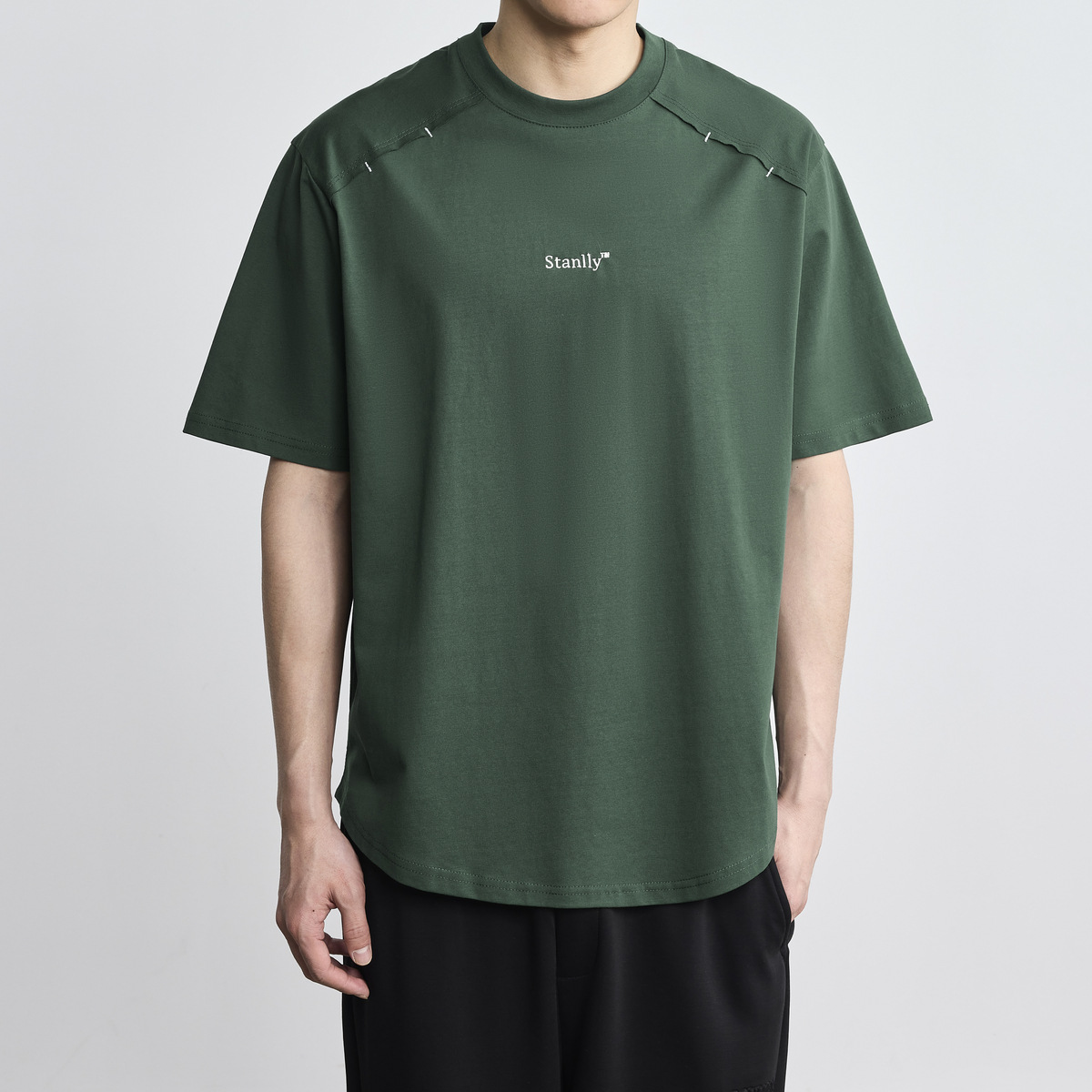 Momeck simple letter-embroidered round-neck T-shirt for men, 2025 Summer New style, fashionable loose men's short-sleeved shirt 71165 details Picture