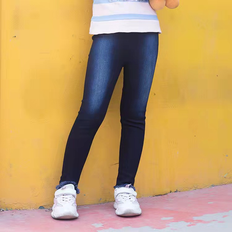 In-stock free shipping girls' denim leggings, elastic export girls' slim-fit jeans, casual girls' summer wear wholesale Application Scenario