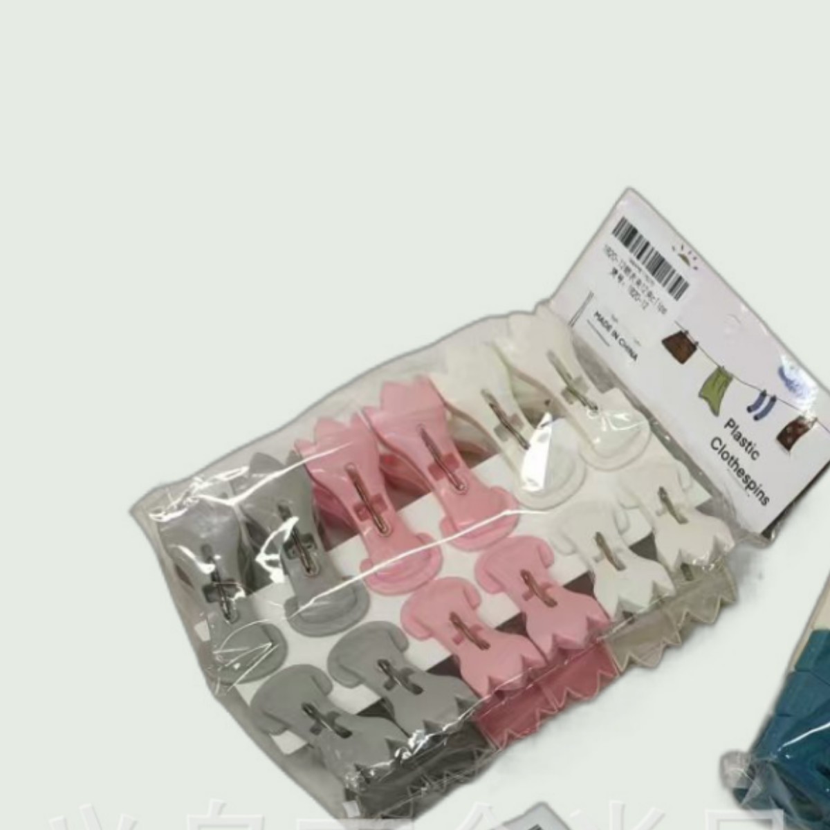 Wholesale of 12 thickened plastic strong clamps for clothes drying, windproof clamps, underwear and socks drying clamps Application Scenario