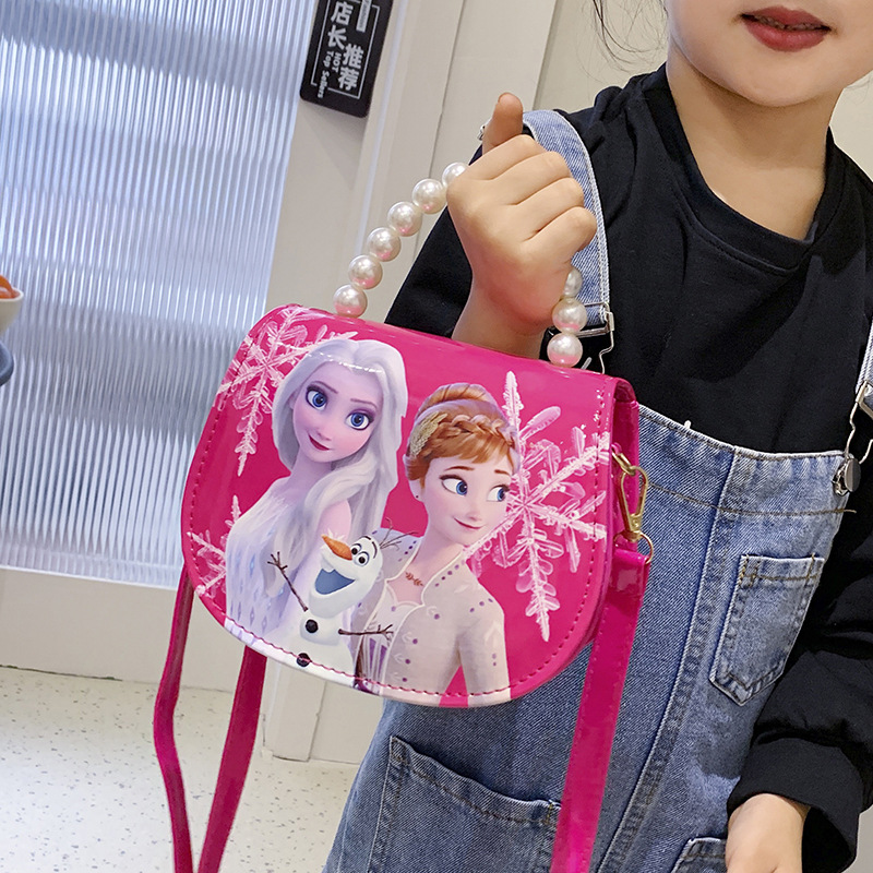 The 2024 new children's ice and snow single-shoulder bag, a fashionable little princess, is versatile and trendy for going out. A batch of Aisha hand-held crossbody bags Application Scenario