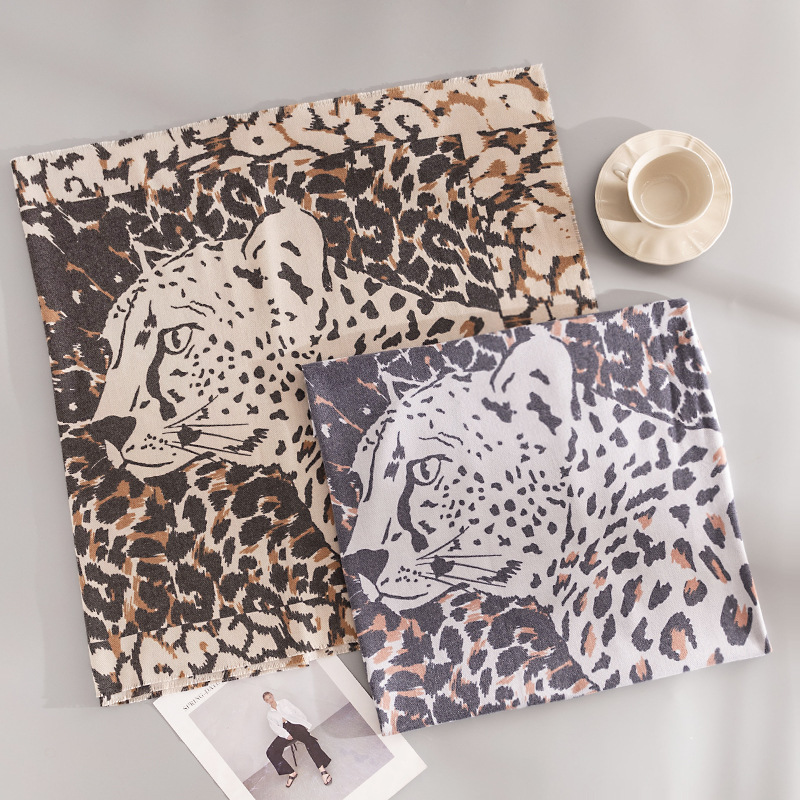 Leopard Print Scarf Women's New Winter Europe And The United States Fashion Commute Neck Protective Cold Collar Light Luxury Wind Warm Shawl