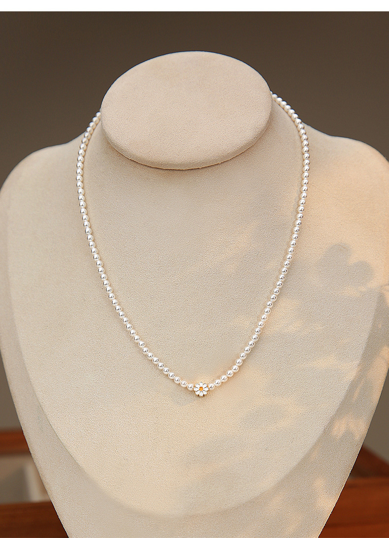 Millet pearl Daisy pearl necklace accessory for women, timeless, versatile for autumn and winter, high-end style, simple collarbone necklace accessory pic 4