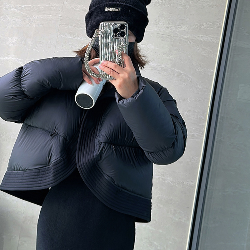 The 2023 winter new women's clothing bestsellers: stylish small bread jackets, ultra-light and high-end short white goose down jackets details Picture