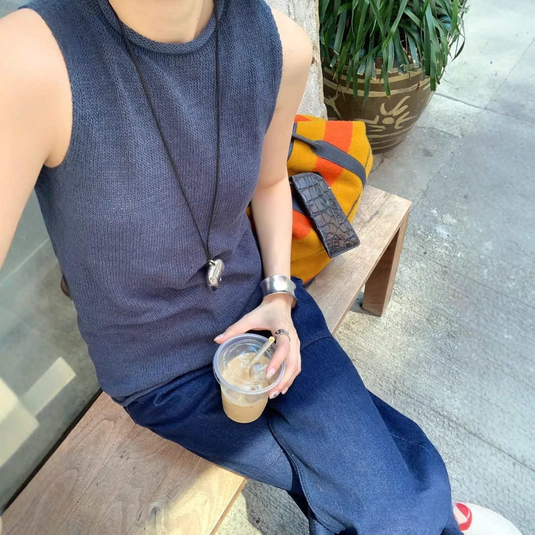 新款百搭多色亚麻棉感粗针织肌理颗粒半高领卷边毛织无袖背心5111详情图3