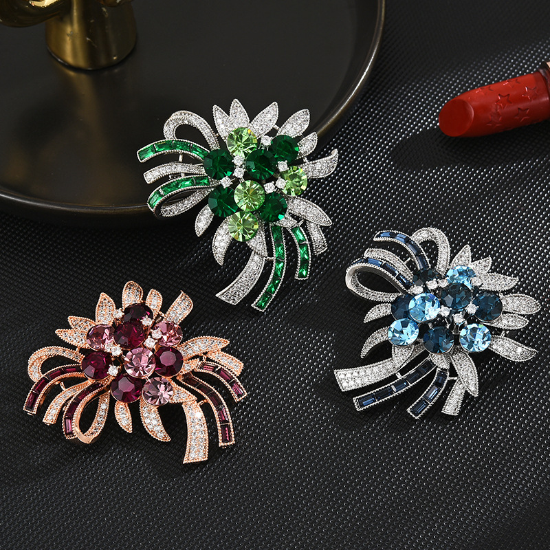 High-end luxury copper-plated real gold classic brooch, anti-glare, exquisite and versatile corsages, elegant coat accessories wholesale