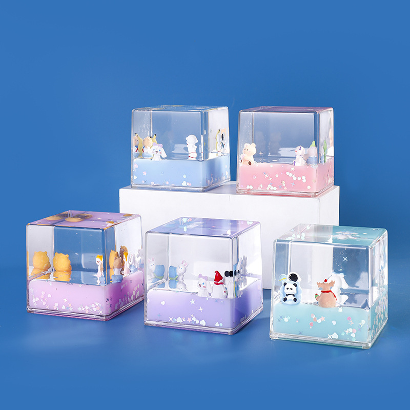 Creative cartoon cute figurine, oil-in-oil floating figurine, student gift, desktop decoration, birthday present figurine, one piece of quicksand