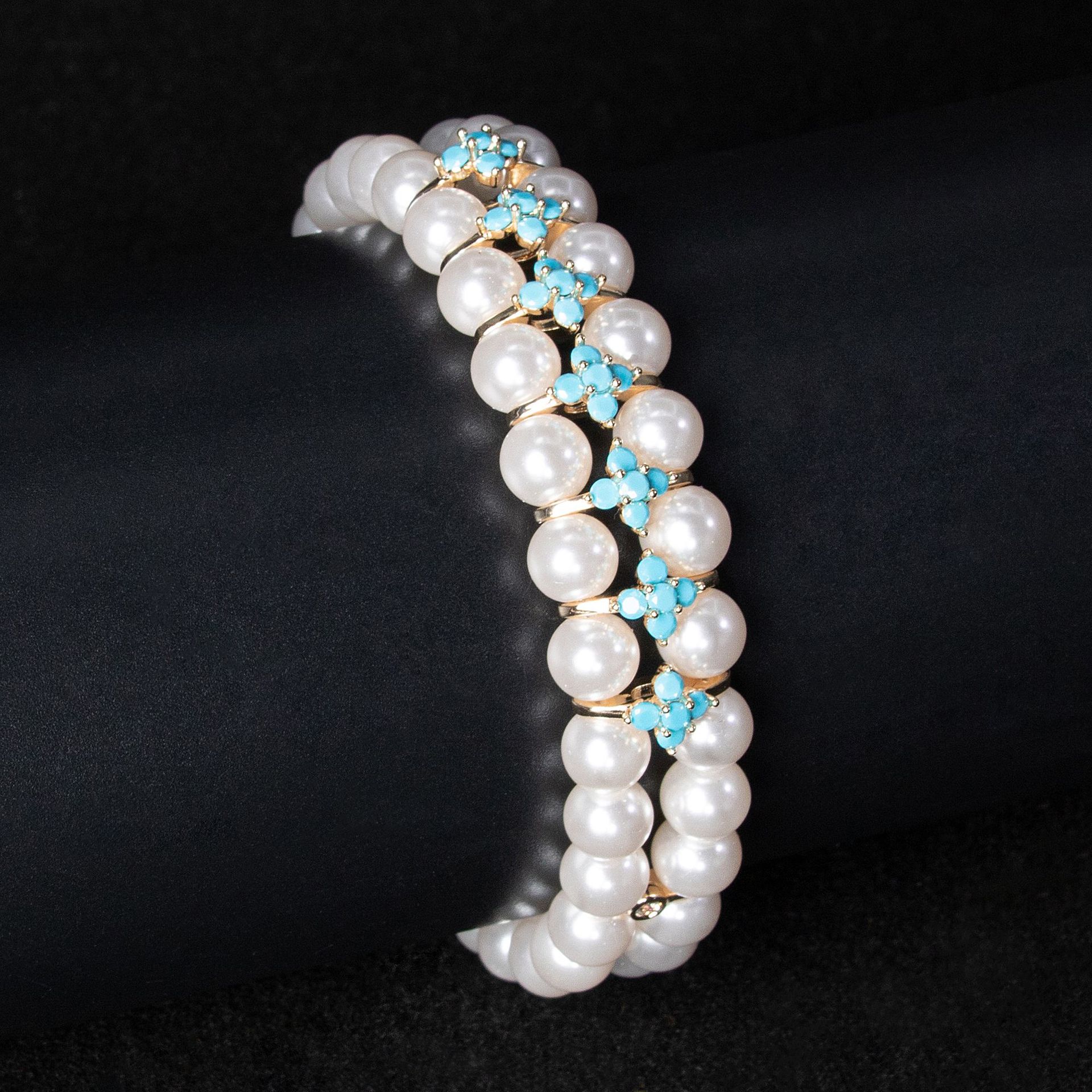 عبر الحدود، السوار معدنية الصنوبر الصنوبر والأزرق details Picture