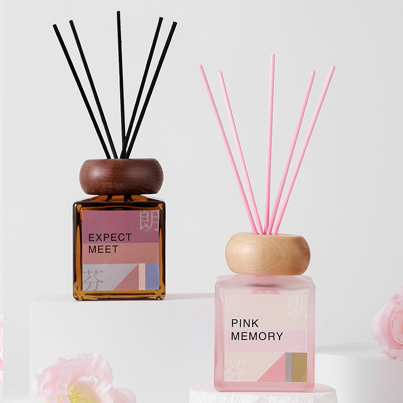 Fire Free Aromatherapy Essential Oil Household Rattan Fragrance Decoration Bedroom Air Fresh And Deodorizing With Hand Ceremony Girl
