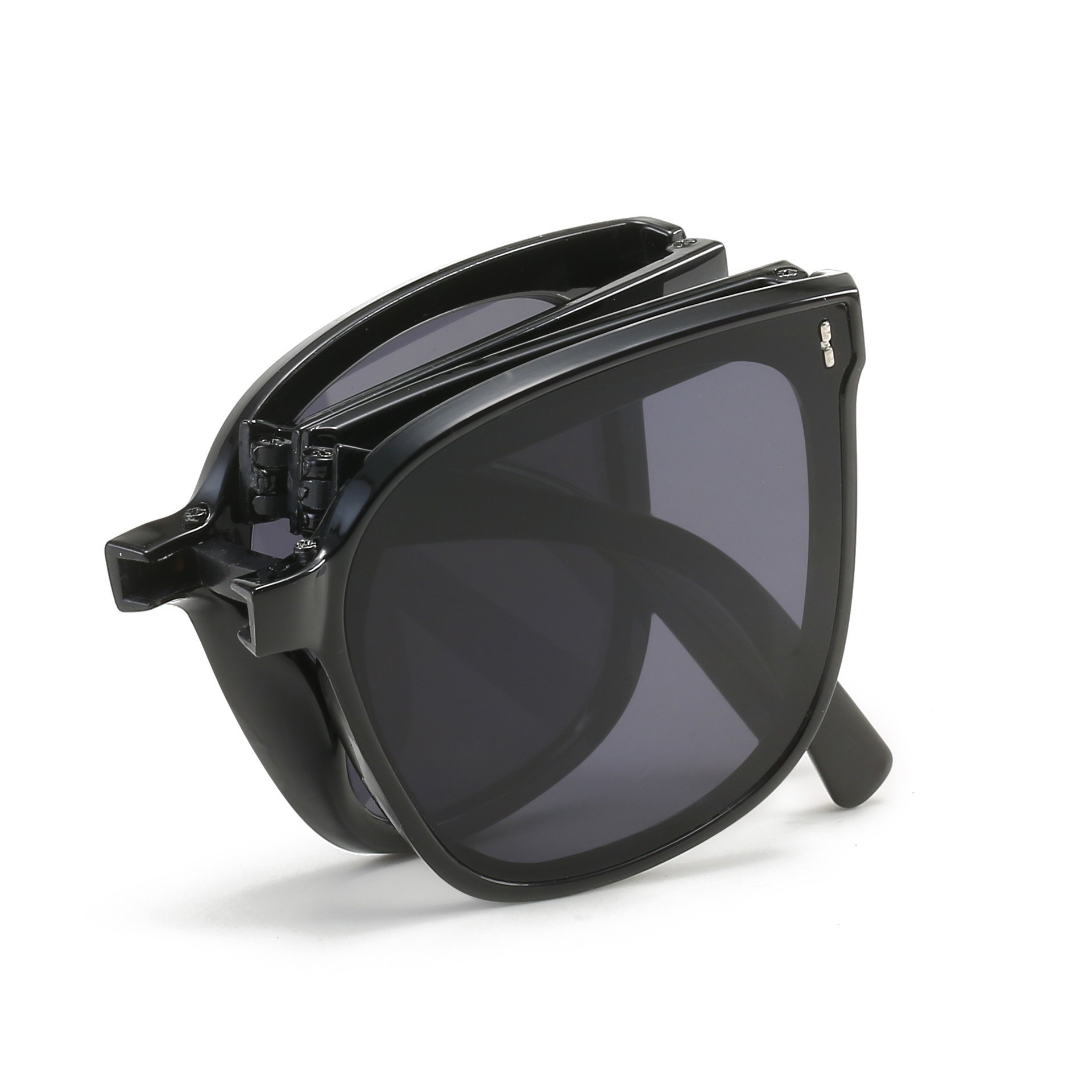 Hot-selling new gm sunglasses, Korean-style folding sunglasses, Douyin's same style sunglasses, UV-resistant folding sunglasses Application Scenario