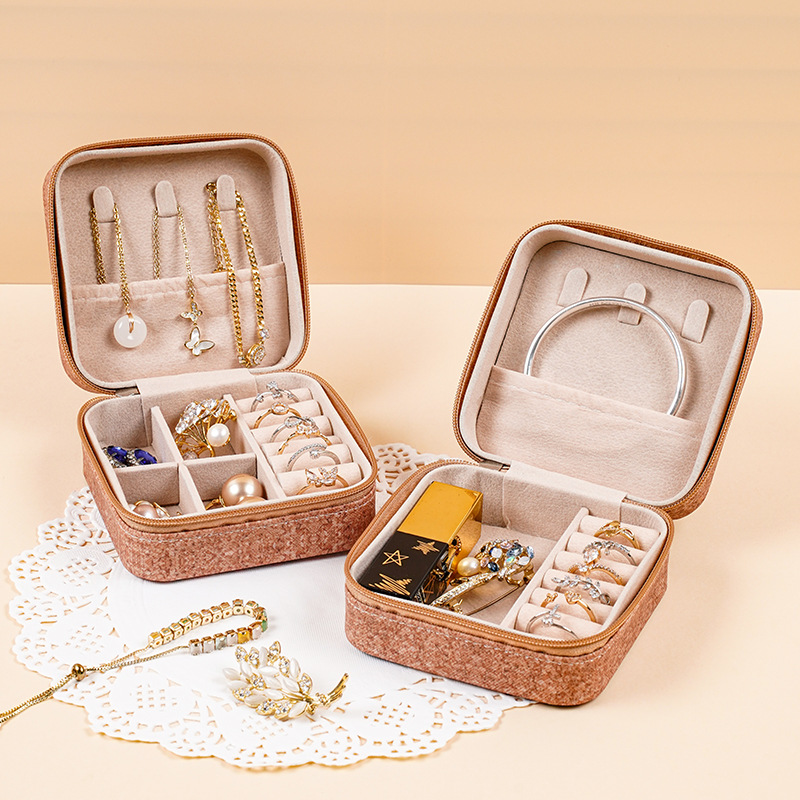New jewelry box, retro portable earrings, rings, necklaces storage box, multi-functional jewelry organization and storage small box full figure