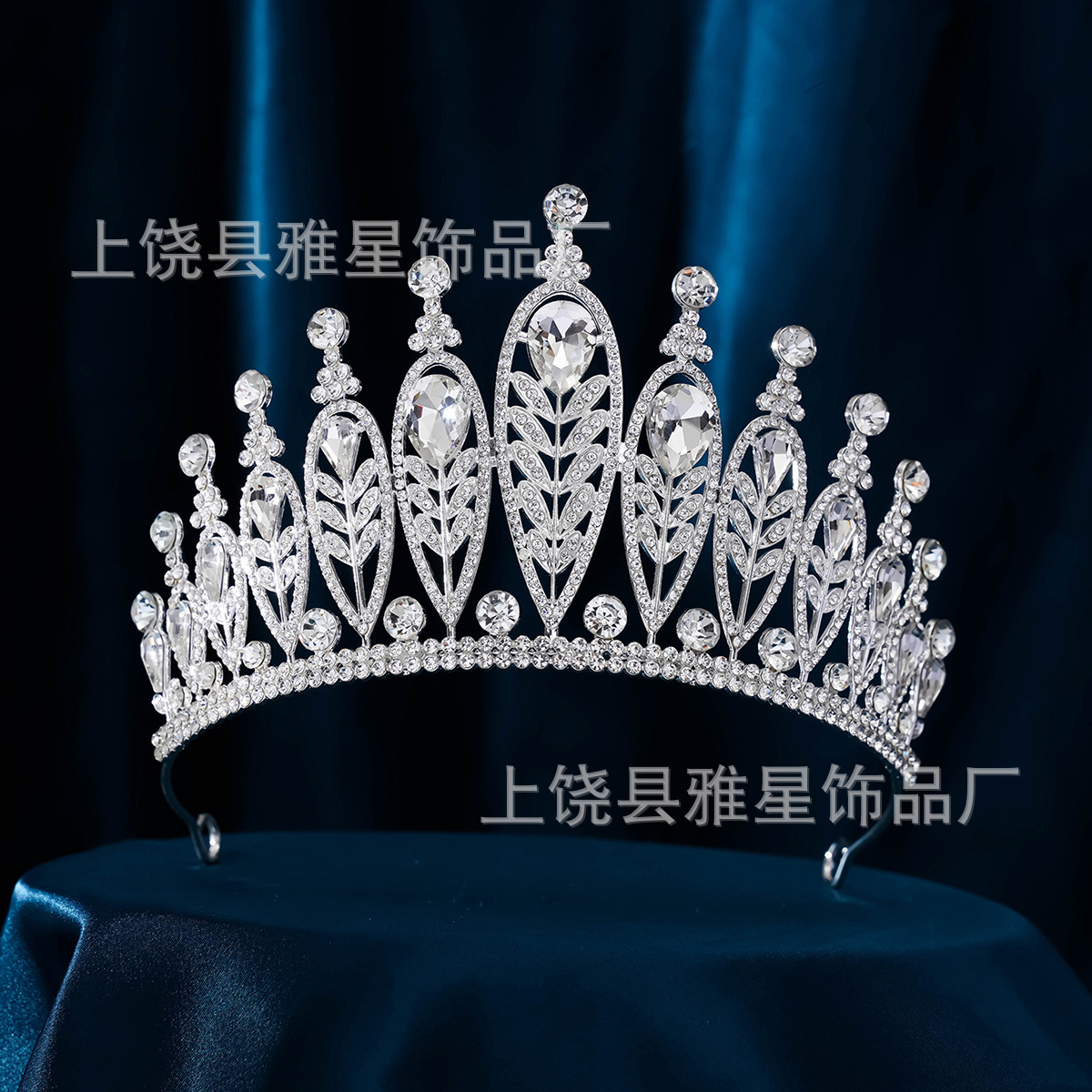 New diamond silver princess headwear, grand wedding dress, super glittering crystal, luxurious goddess bride wedding crown details Picture