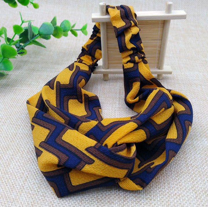 A2446 Korean-style chiffon fabric hair band, face wash hair band, makeup mask, hair cover, 2-yuan store, accessories wholesale Application Scenario