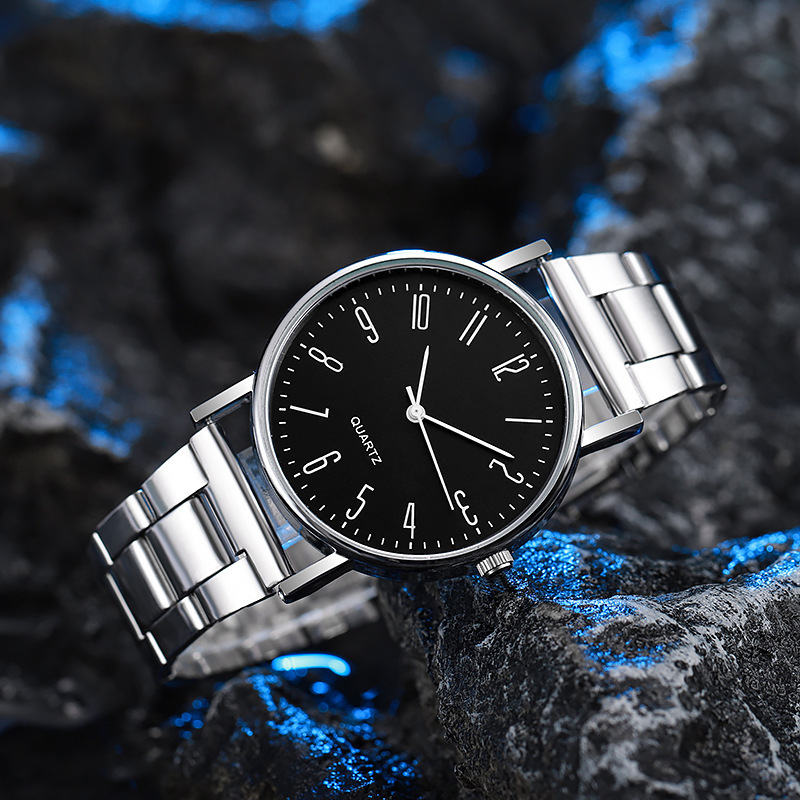 Regalo relojes en stock repulsión relojes para hombres correa de acero inoxidable estudiante cuarzo relojes para hombres Application Scenario