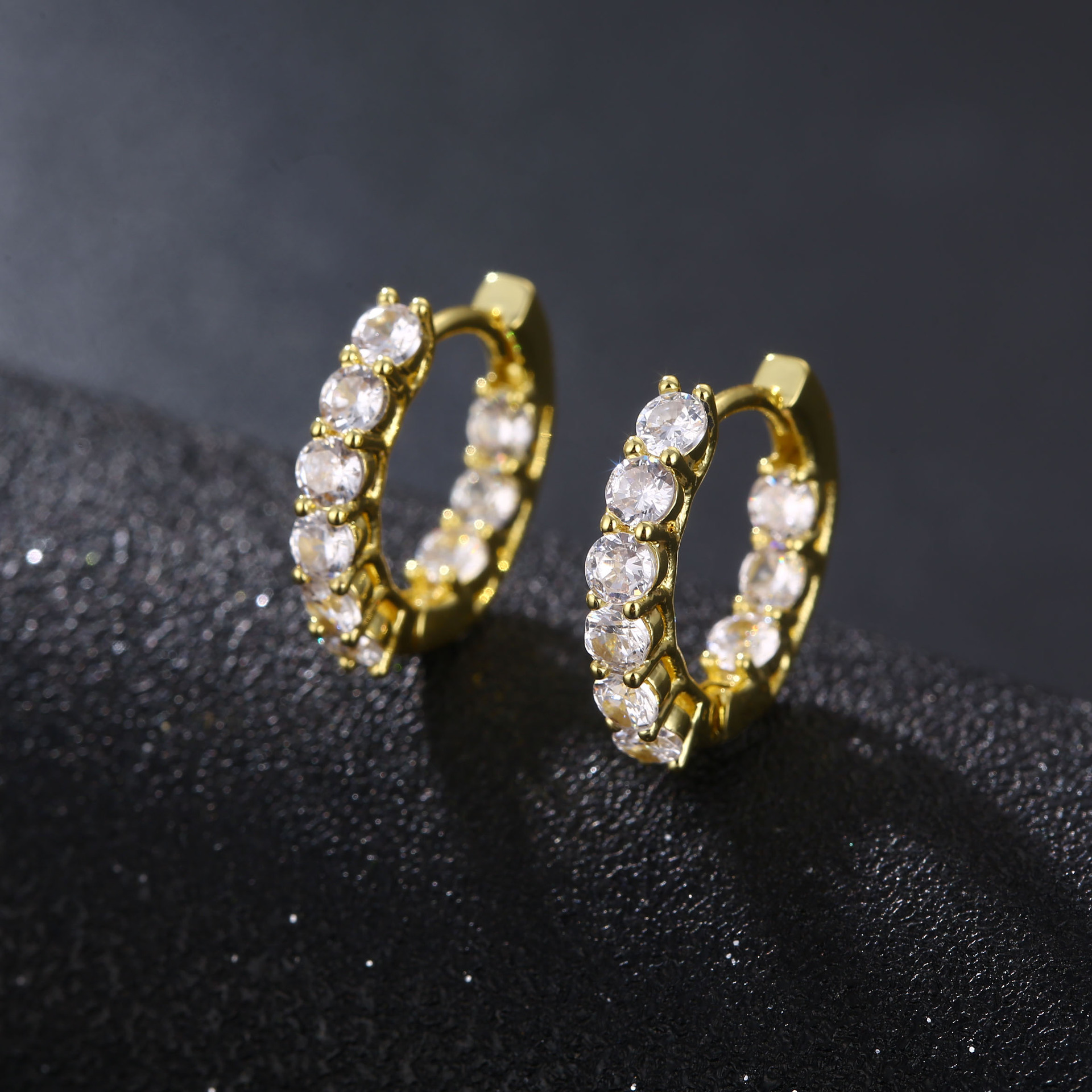 Kashi Accessories Square white diamond-encrusted geometric square earrings, trendy and popular earring round diamond earrings details Picture