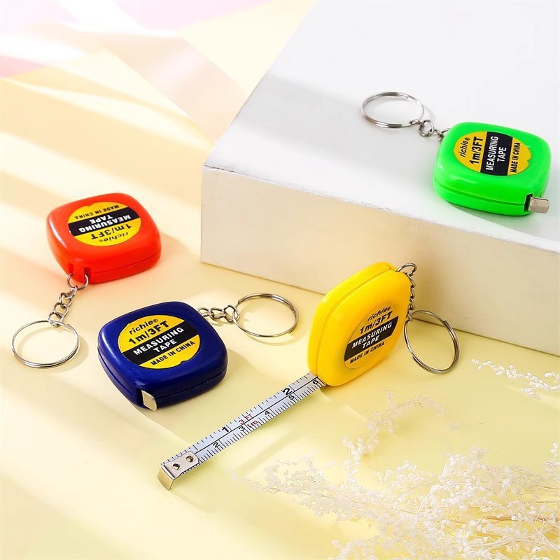 A 1-Meter Small Steel Tape Measure, A 1-Meter Gift Tape Measure, A Measuring Meter Stick, A Stainless Steel Small Ruler With A Keychain, A Portable Ruler Application Scenario