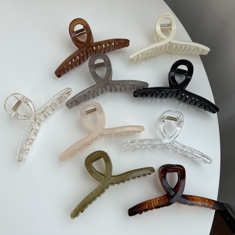 Spring/Summer New Korean Acrylic Transparent Jelly Bath Clip Elegant Temperament Shark Clip Hairpin Back Head Application Scenario