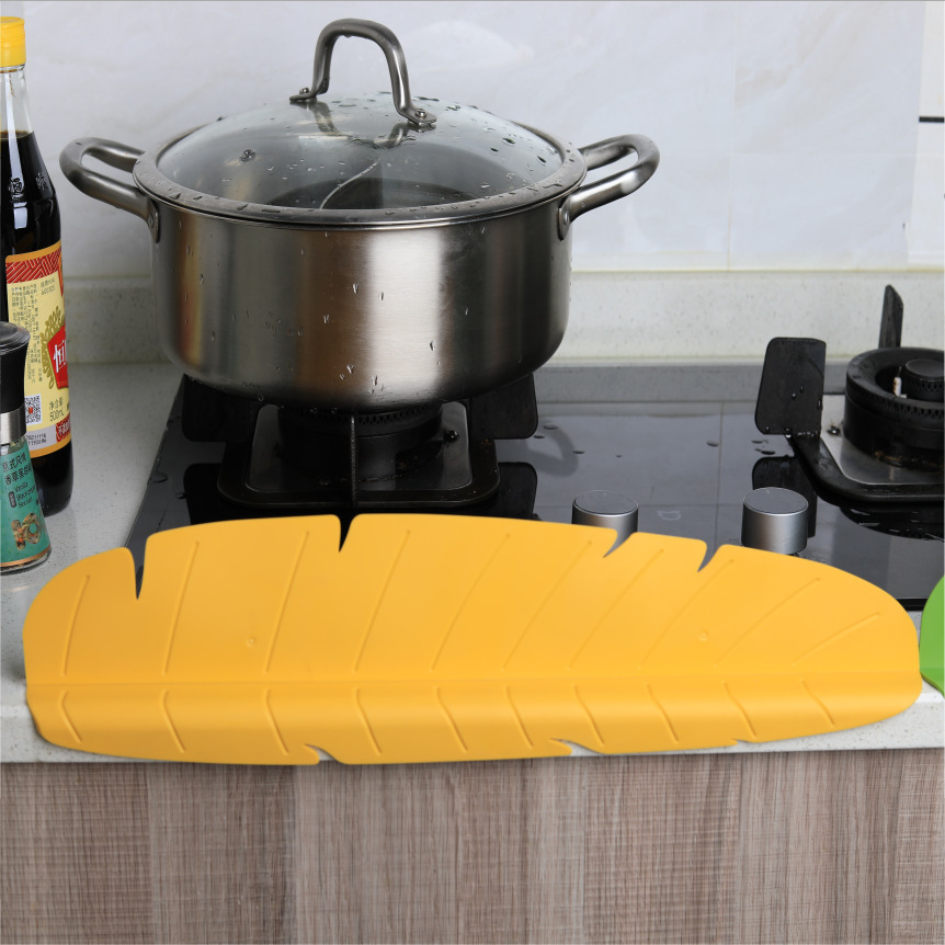 Kitchen water deflector, household sink, dish basin, sink, splash-proof and dirt-proof water deflector, countertop, washbasin, practical water deflector Specification image