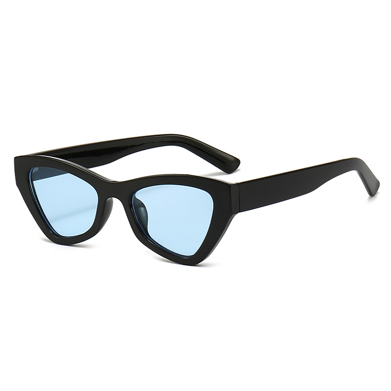 Irregular and personalized triangular sunglasses for women in foreign trade, new hinged teeth fashionable sunshade sunglasses, cross-border flat light glasses Application Scenario