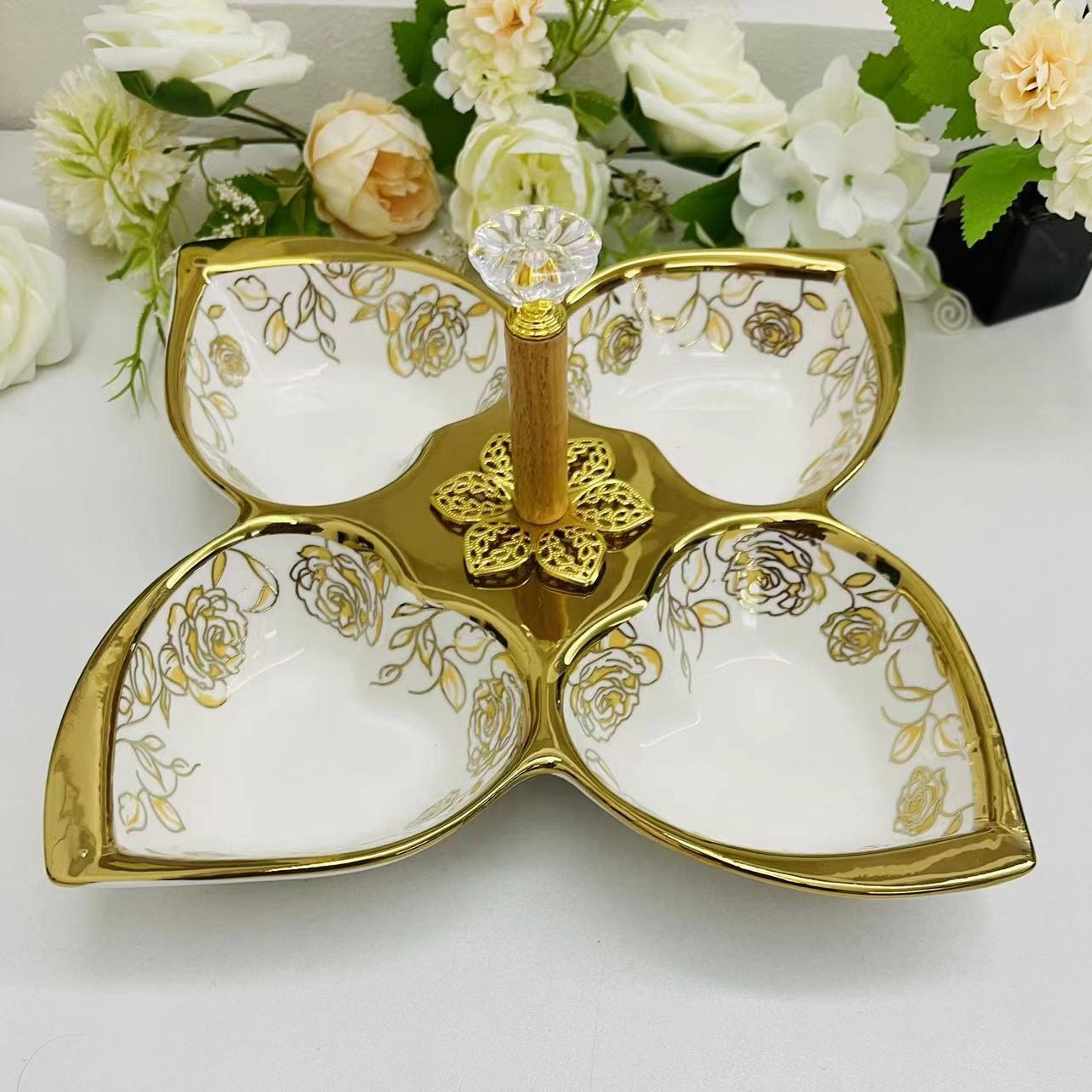 Creative ceramic multi-compartment fruit plates, pastry plates, flower tea, dried fruit snack plates, ginkgo leaf 4-compartment tableware, fruit plates 14, golden castle vases Specification image