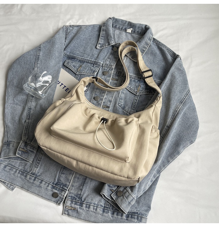 韩版时尚尼龙斜挎包2024新款休闲百搭褶皱单肩包大容量纯色帆布包详情23