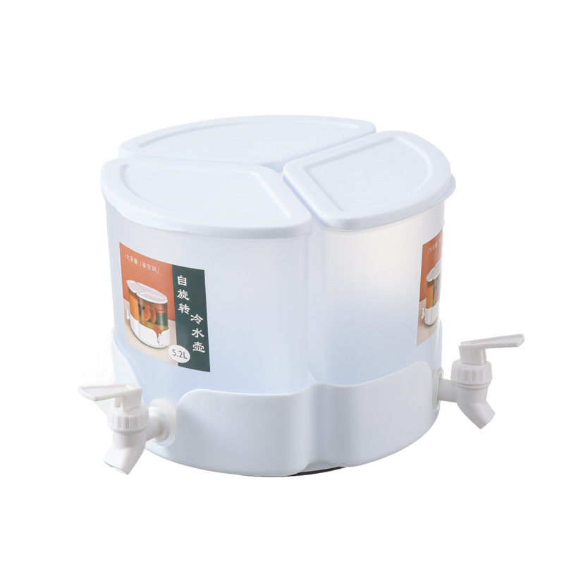 Refrigerator rotating cold water kettle with faucet, cold water kettle, cold brew ice water cup, multi-functional beverage cold water bucket, large capacity Application Scenario