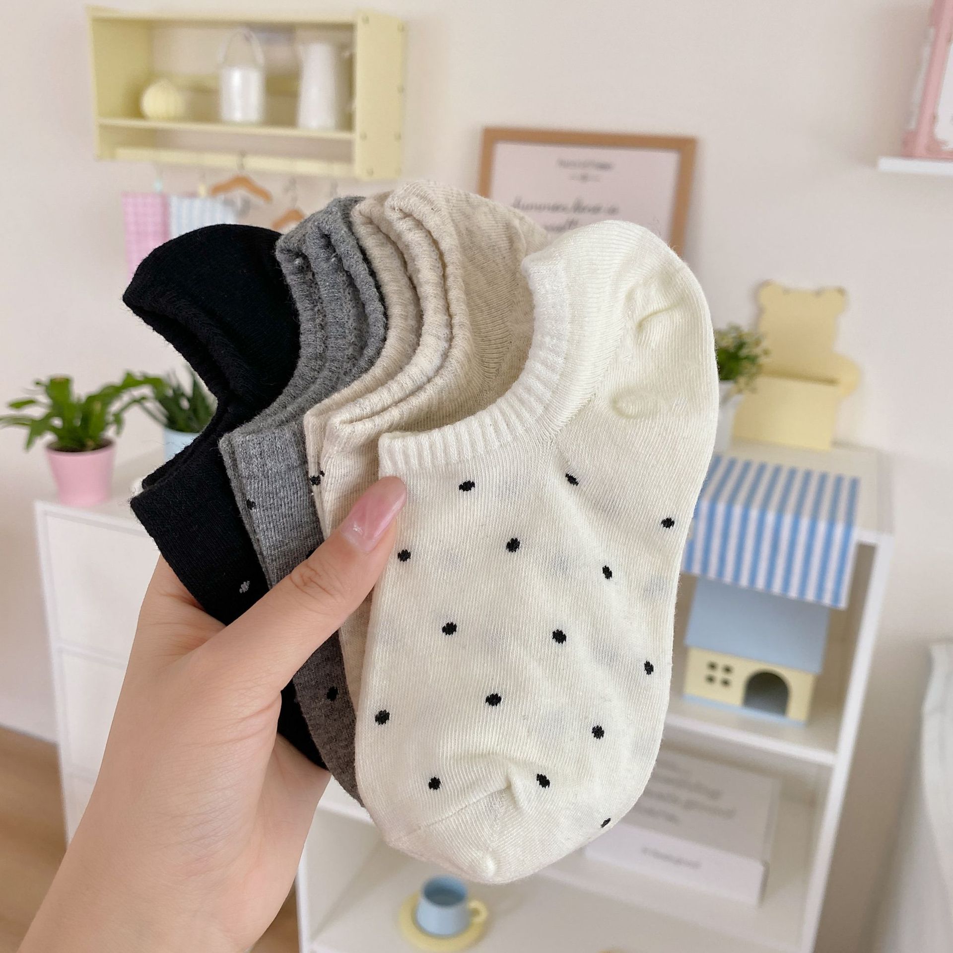 Sock stall, one-piece dropshipping, shallow socks for women in summer, thin ins trendy polka dot short socks, Japanese style, simple summer, Korean style, non-dropping and boat socks, cotton one-piece dropshipping Application Scenario