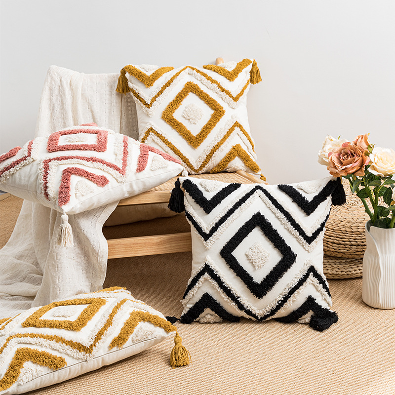 跨境摩洛哥波西米亚风簇绒刺绣几何菱形流苏抱枕沙发床头靠垫腰枕图