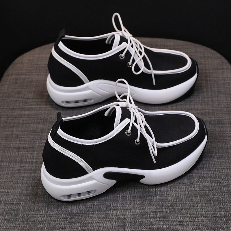 The large-sized single shoes for women in the 2022 autumn are fashionable canvas shoes with sponge soles and color-blocked women's lace-up sports shoes details Picture