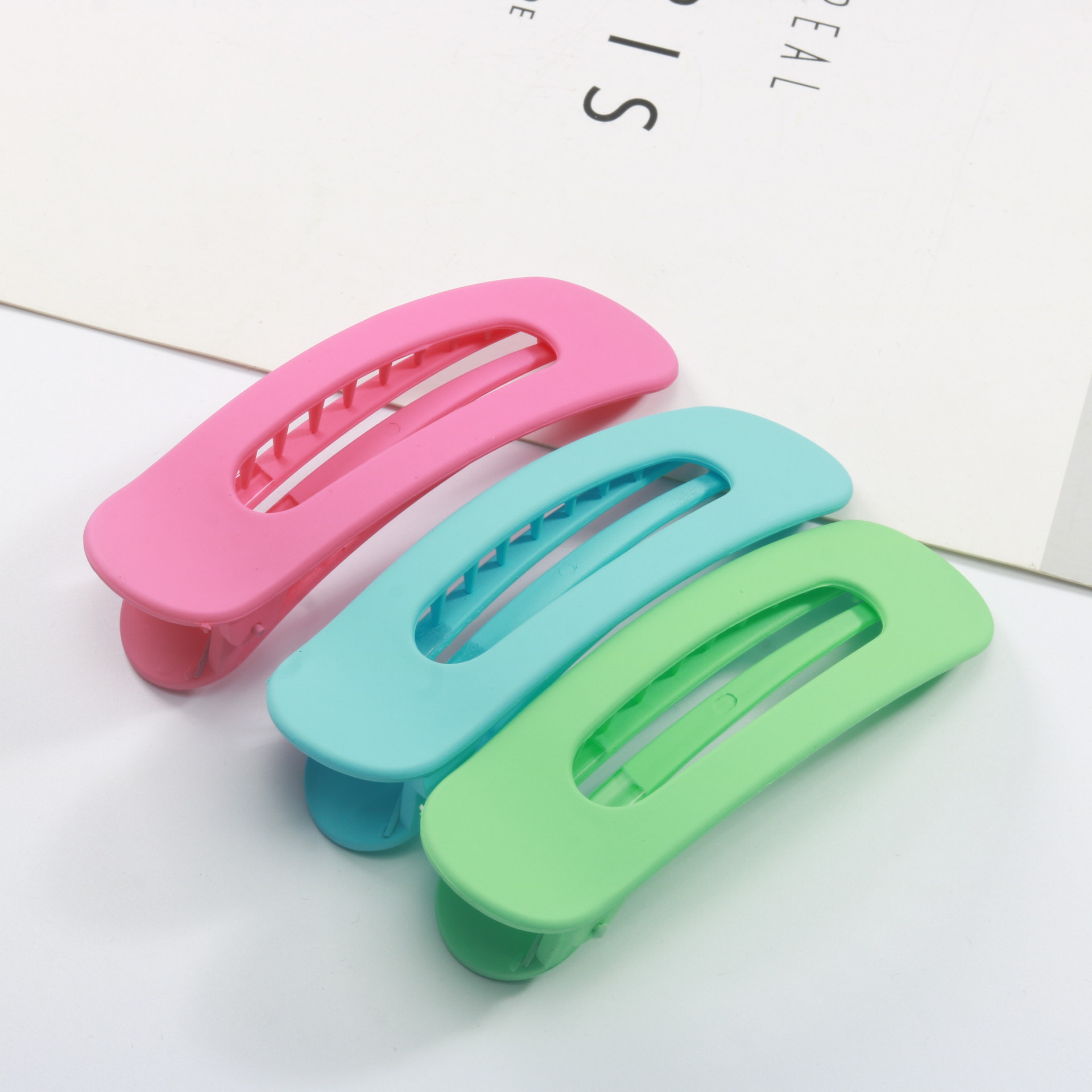 Wholesale of simple and fashionable large-sized hair clips, popular girl hair clips, duckbill clips, side forehead bangs clips, and hair accessories Specification image