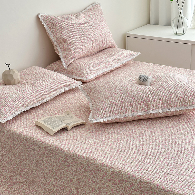 Lisa series, a three-piece set of all-cotton high-temperature sand-washed cotton bed cover, is skin-friendly, breathable and suitable for all seasons details Picture
