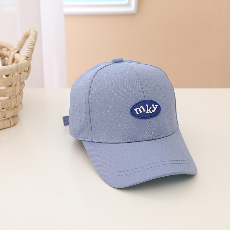 Spring and summer new children's caps, Korean-style leather label letter baseball caps for boys and girls, fashionable sunshade and breathable baseball caps in stock Specification image