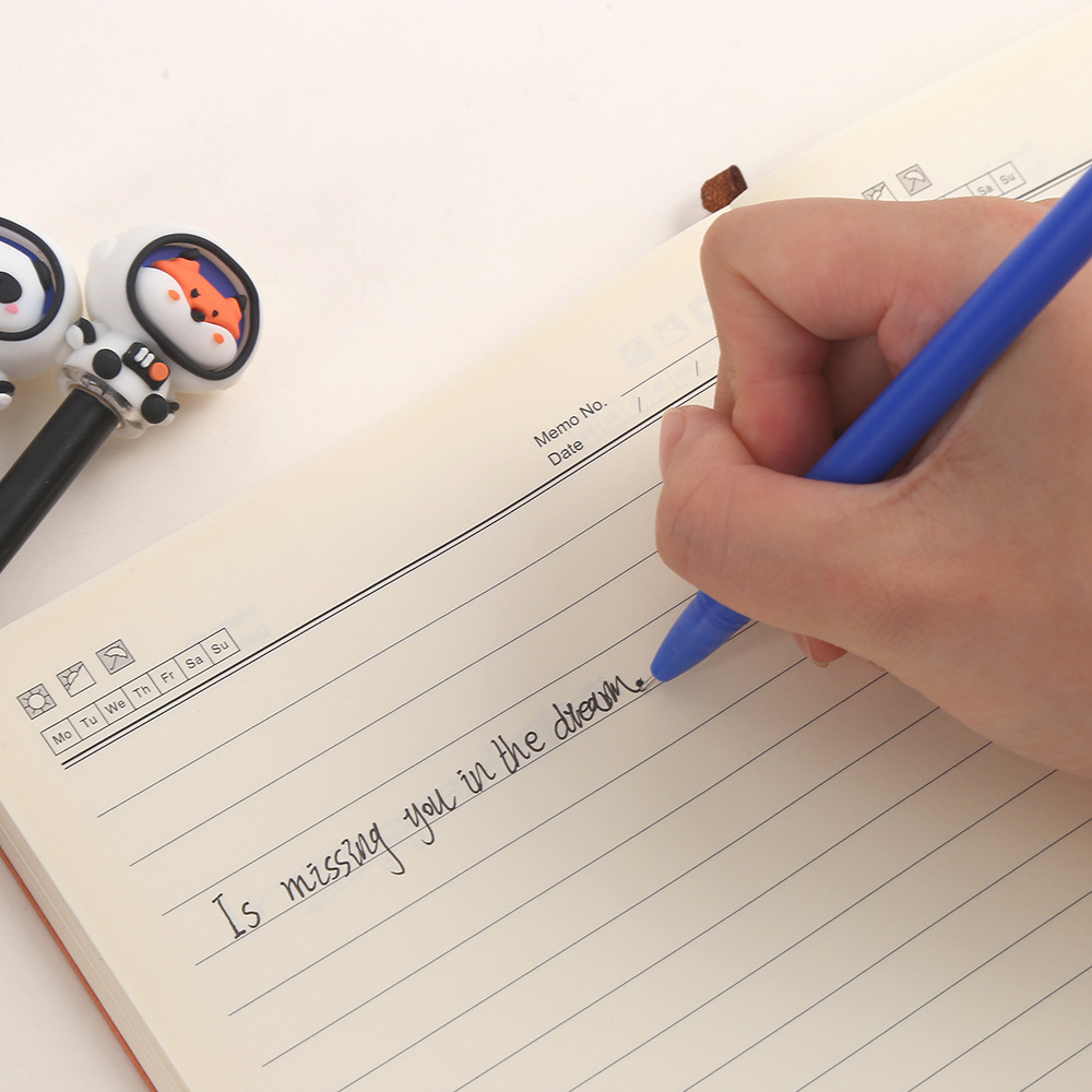 Zhongfan Stationery Gel Pen Cartoon Cute pet Astronaut Student Signature Pen Astronaut Office Signature Pen 0.5mm Application Scenario
