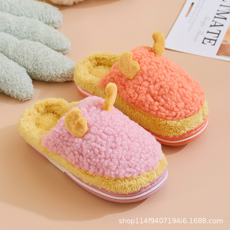 New children's cotton slippers with cartoon antler design are fashionable and cute. They are warm and durable indoors details Picture