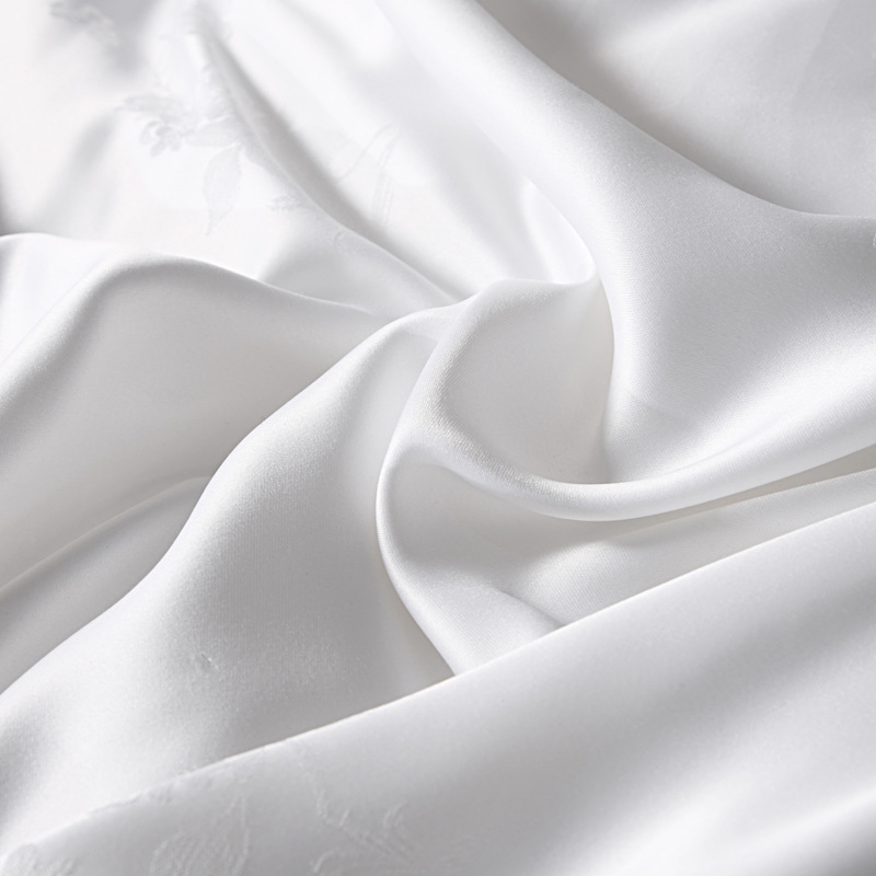 60-piece pure cotton double-chamber silk quilt, all-cotton quilt, mulberry silk summer cool quilt, spring and autumn quilt core thickened warm mother and child quilt Application Scenario