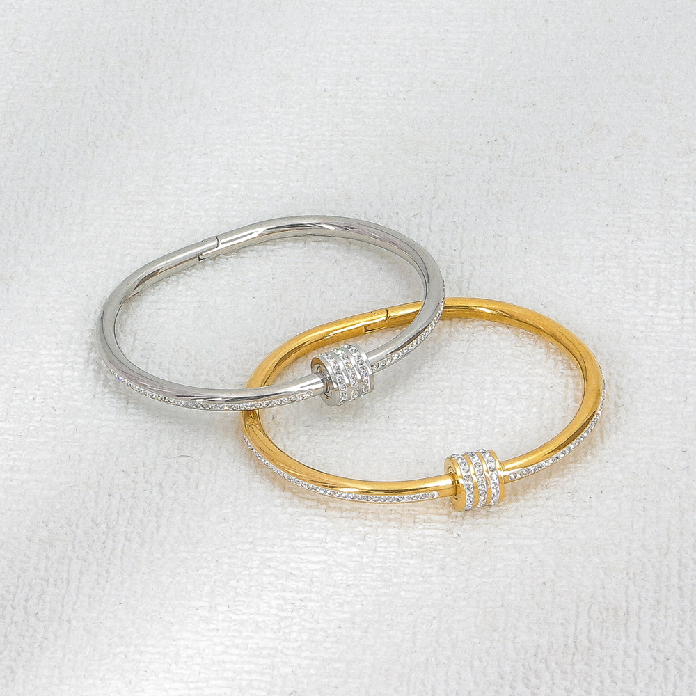 European and American cross-border jewelry metal high-end stainless steel bracelet, women's clasp with diamonds, light luxury, exquisite and grand gold plating details Picture