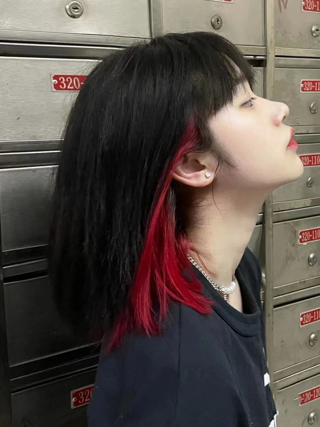 Colorful ear-hanging dyed hair extensions, invisible and seamless one-piece clips, ins short-haired women's fashion highlights dyed wig pieces Application Scenario
