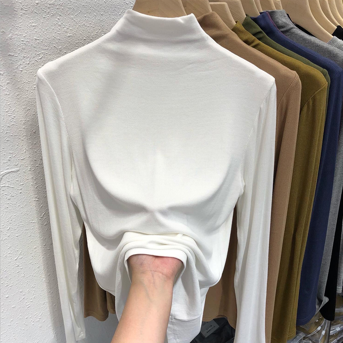 Modal long-sleeved T-shirt for women's autumn and winter collection. Pair it with a semi-high neck base layer and a slimming thin top in 2022 Specification image