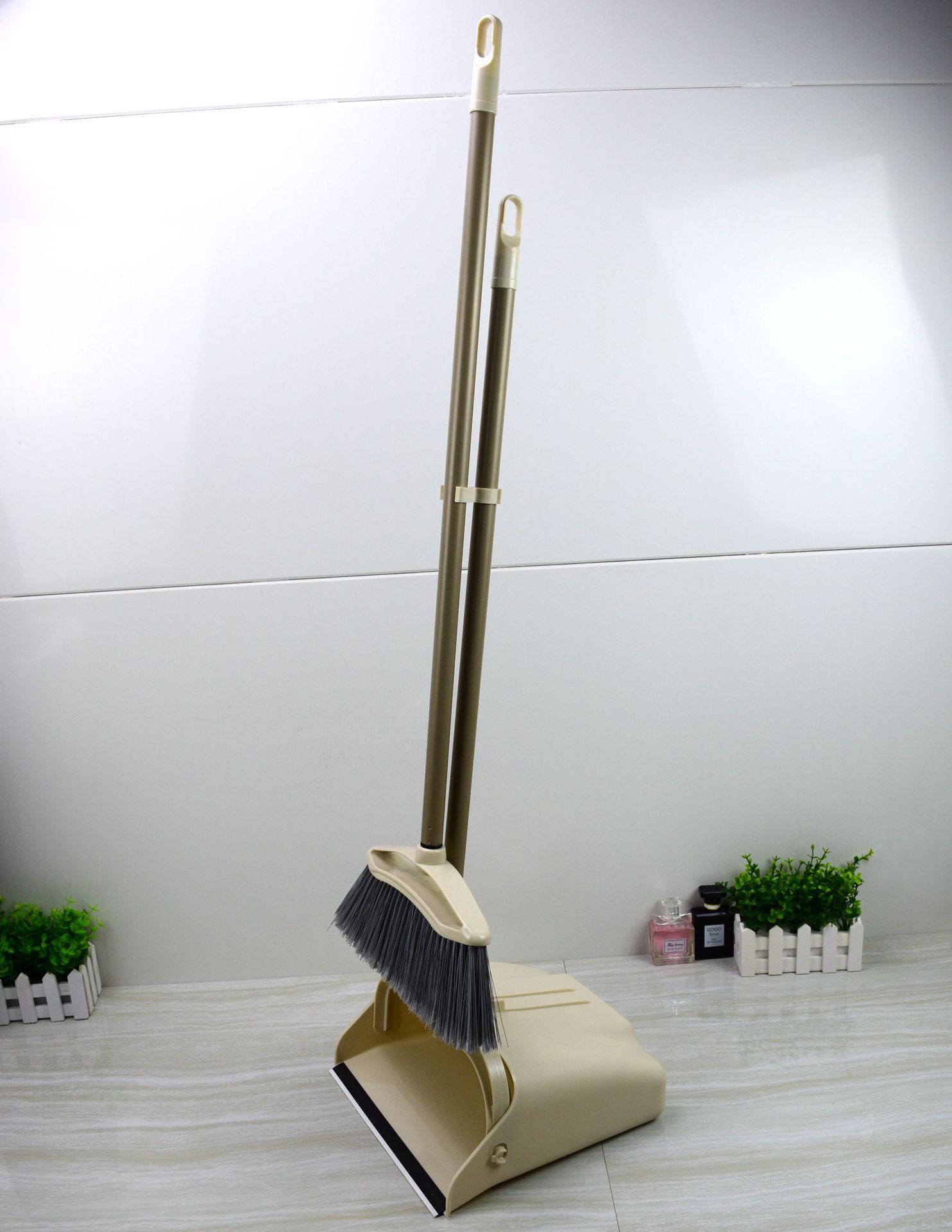 Factory direct sales of broom and dustpan sets, windproof KX-887 broom plastic cleaning combination wholesale