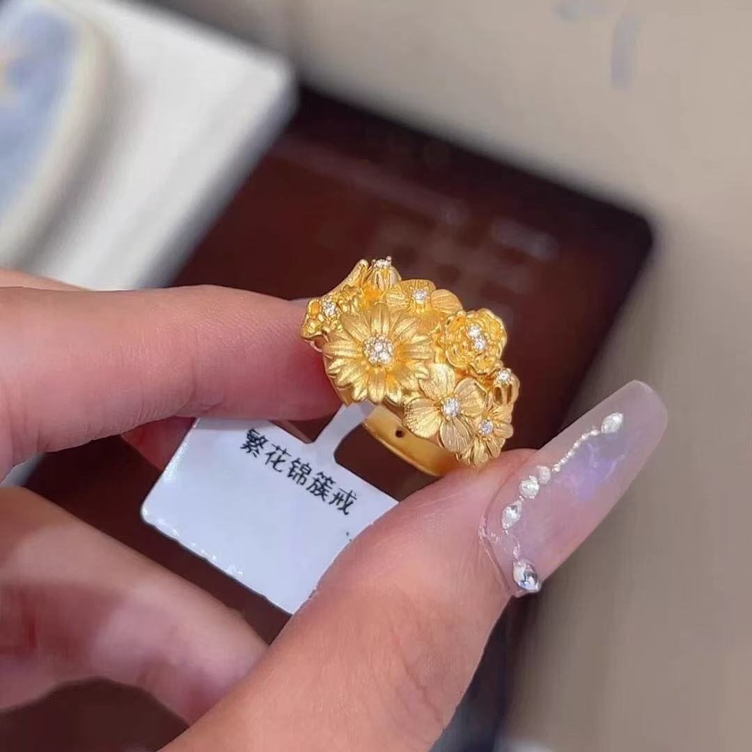 The same style of Chinese-style ring for women in the gold store, featuring a profusion of flowers, exudes a light luxury and high-end feel. It has a retro charm and a high level of appearance details Picture