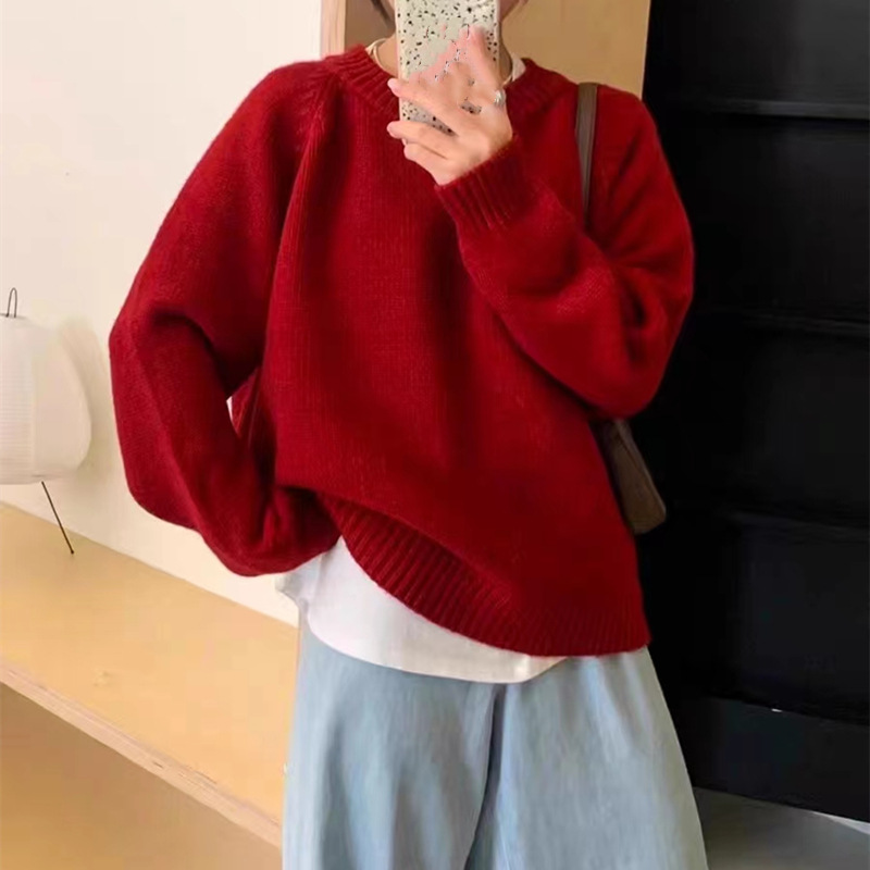 A new solid-color round-neck sweater for women in autumn and winter, with a back label design. It is a loose and soft pullover knitted top for women pic 8