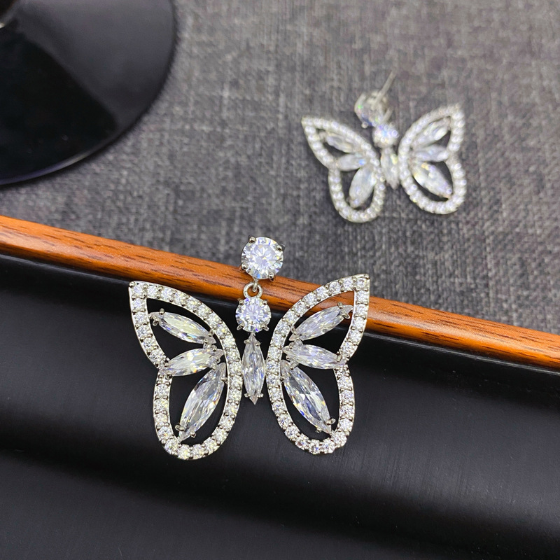 Geometric full zirconium hollowed-out heavy butterfly stud earrings, light luxury and elegant style earrings, bridal accessories for wedding parties Application Scenario