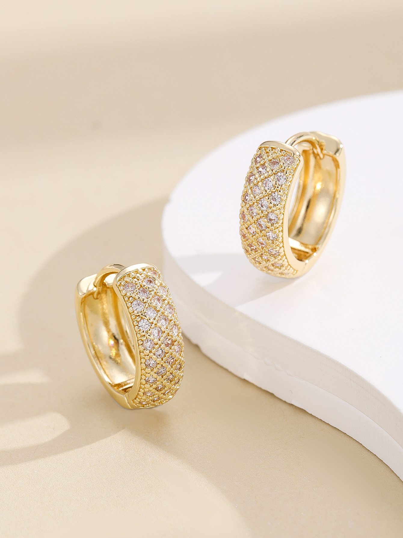 European and American cross-border trend earrings, hip-hop style men's and women's round ear buckles, women's full-set zircon earrings DIY earrings Application Scenario