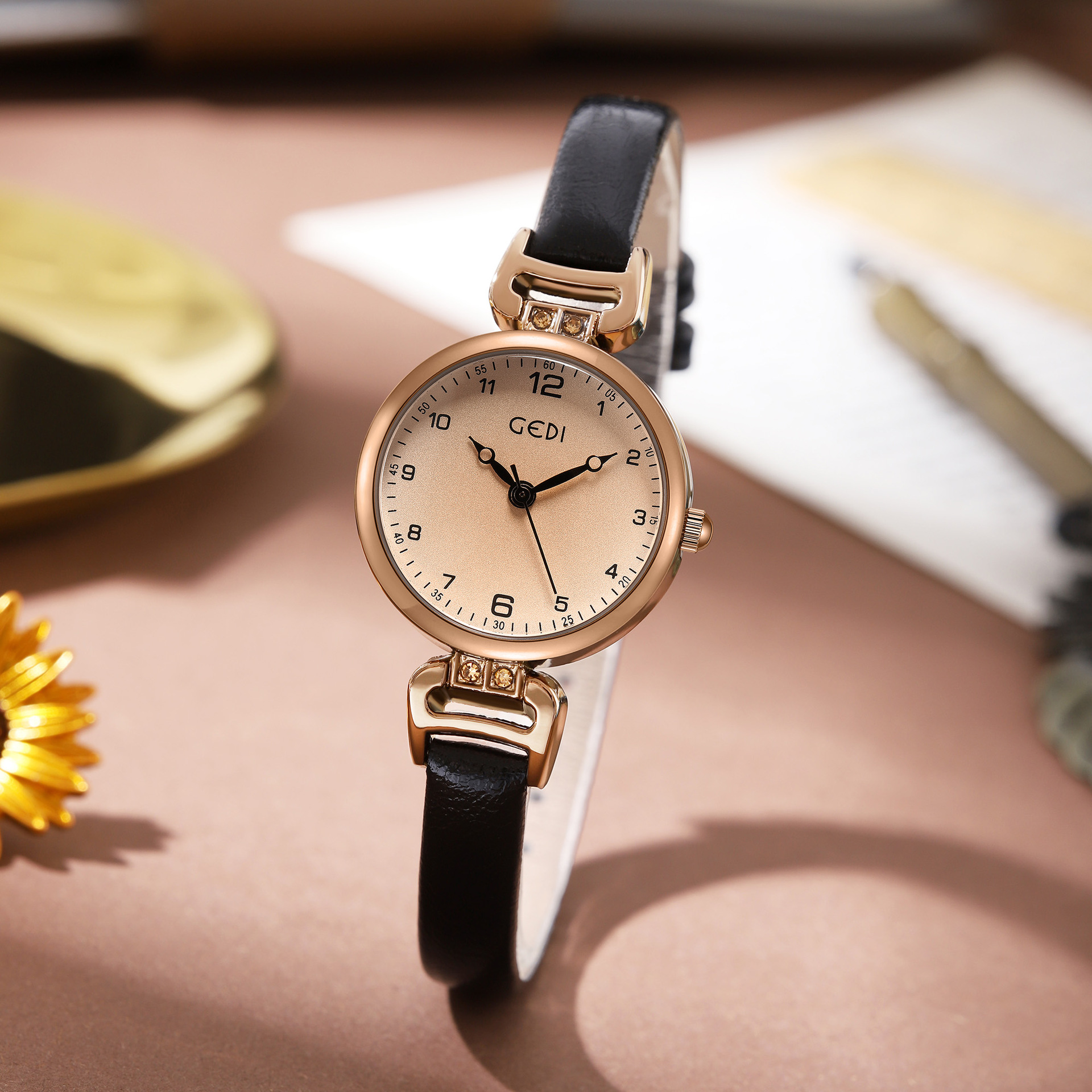 Wholesale of Godi retro-style round women's watches with fine straps, simple and elegant, student skin with quartz waterproof women's watches details Picture