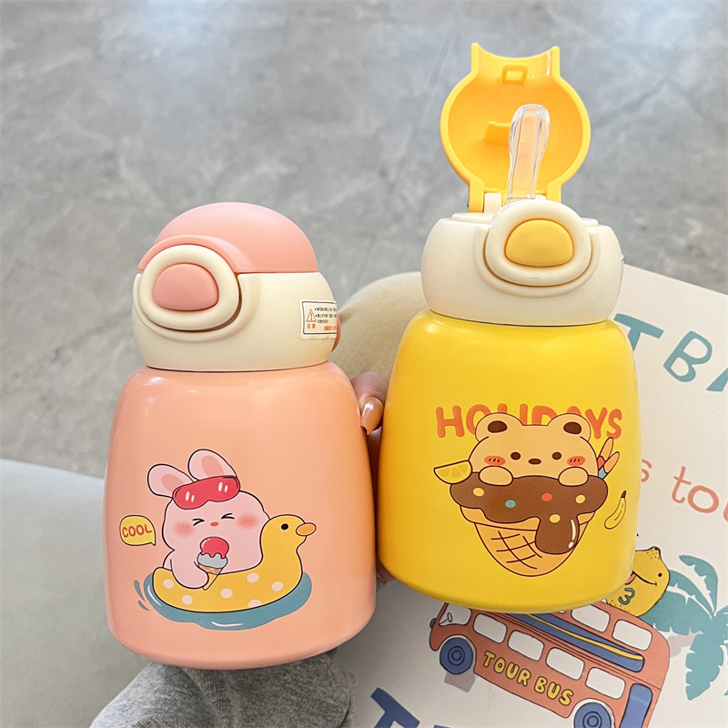 Children's insulated cups, cartoon cute small belly cups, straw cups, 2023 new style drinking cups for primary school students and kindergartens Application Scenario