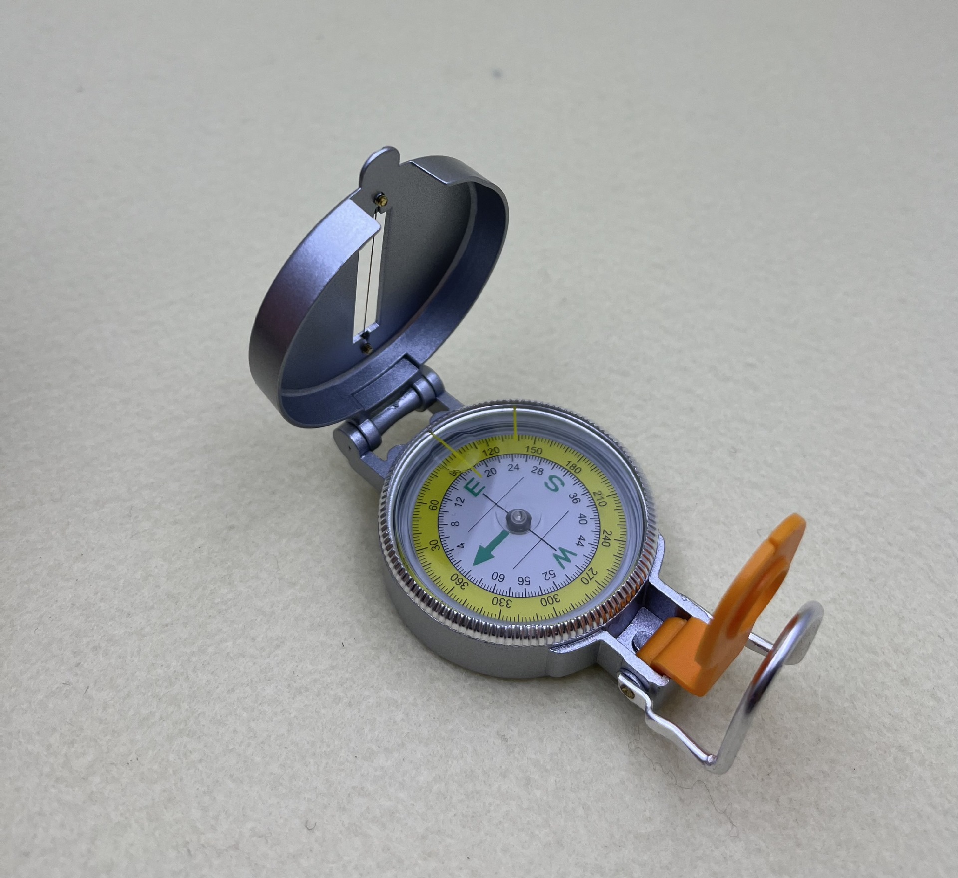 L45-3B Silver zinc alloy case oil-filled compass student gift compass magnifying glass Specification image