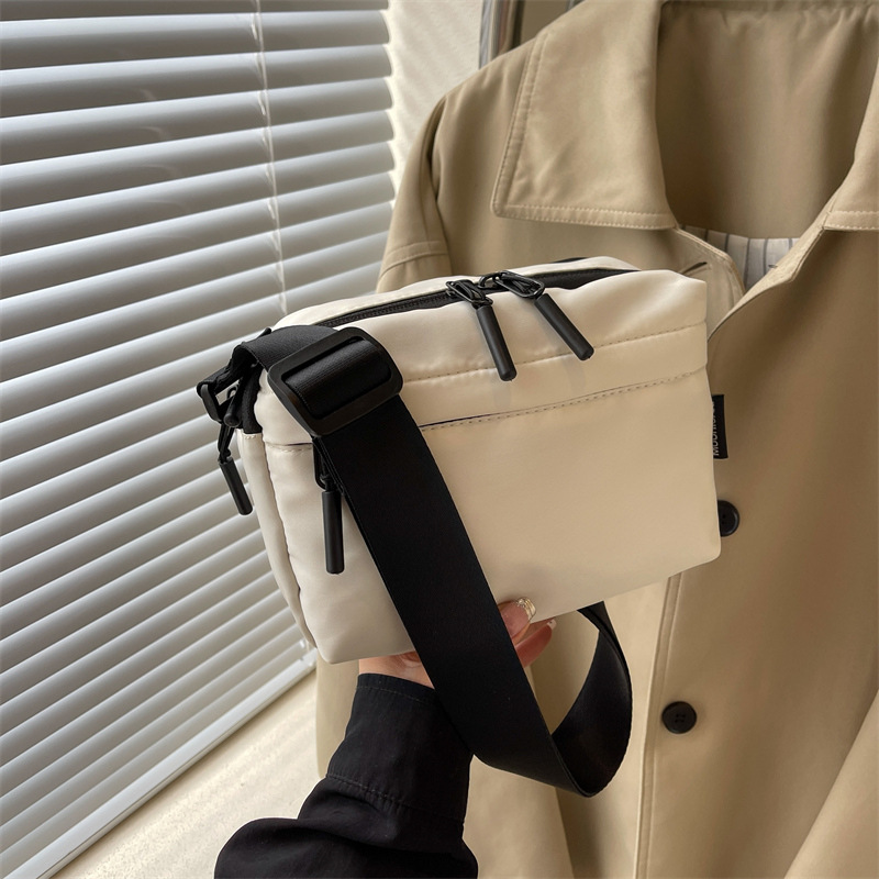 Simple and casual single-shoulder small bag, Oxford fabric style shoulder strap, large capacity crossbody bag, men's and women's commuting bag, women's crossbody bag details Picture