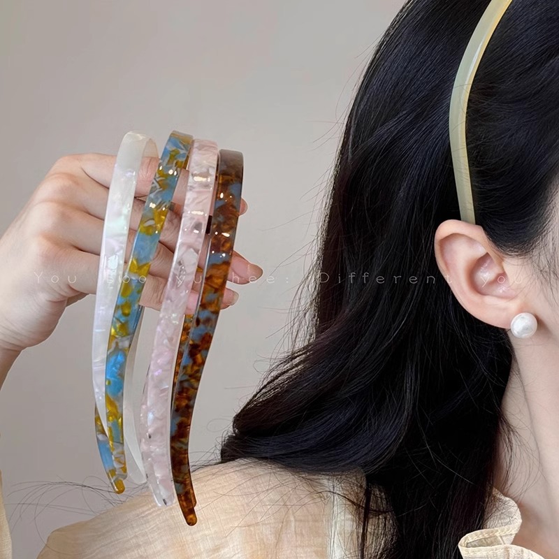 A new summer 2024 collection of hairbands for women, featuring a fine headband with a high-end feel and a niche style
