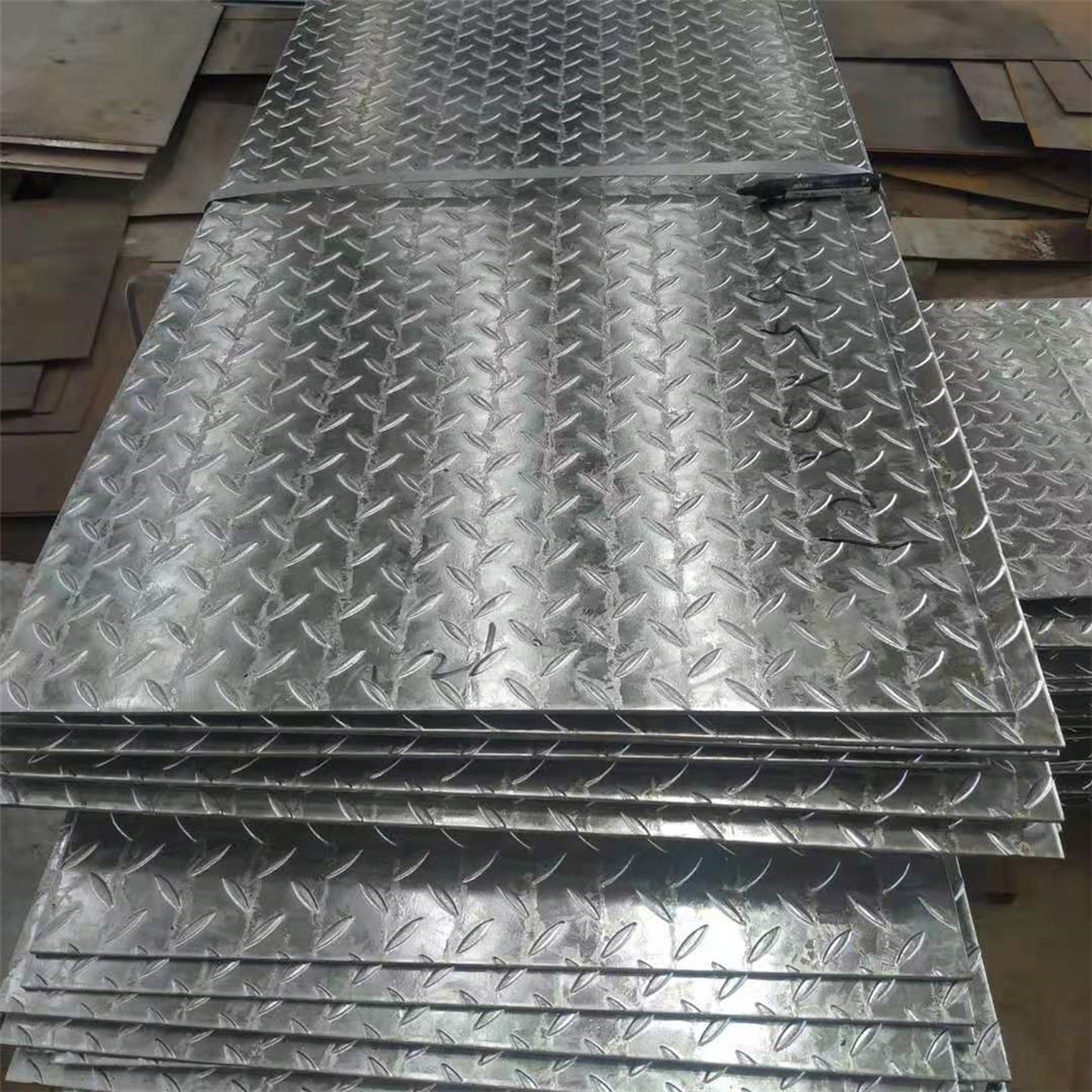 3.75, 4.75, 6.0 galvanized steel sheets are in stock and available for uncoiling, bending, shearing and hot-dip galvanized gutter water channels details Picture