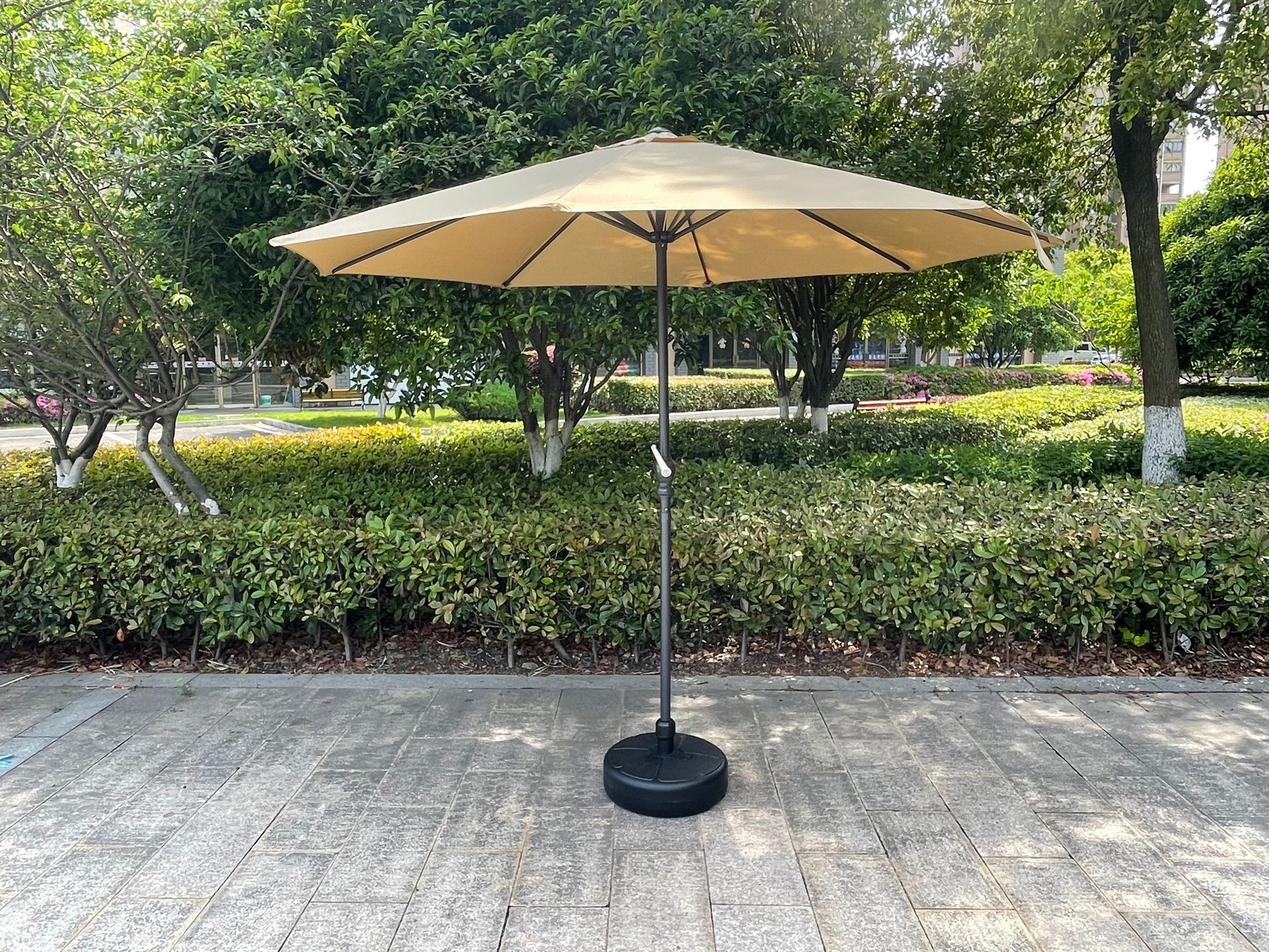 Factory direct sales of outdoor sunshades, hand-cranked mid-column umbrellas, terrace and courtyard commercial advertising umbrellas, villa and courtyard